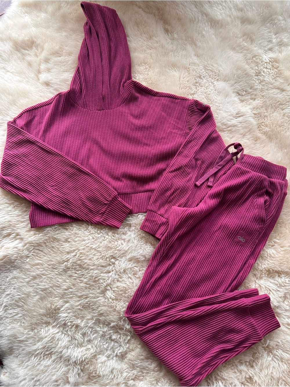 ALO Yoga Muse Sweatshirt & Sweatpant Set - Raspberry Sorbet - Size XS - Picture 2 of 8